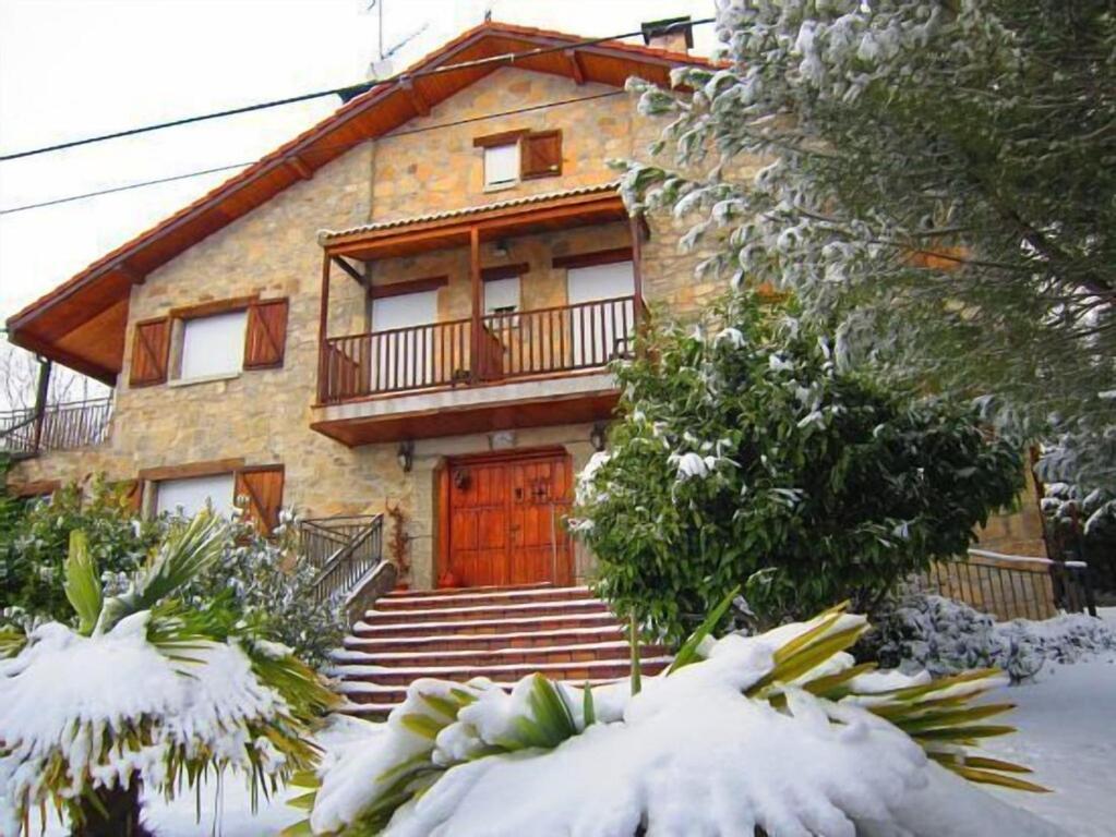 La Casona De Collado Guest House Hoyos del Collado Exterior photo