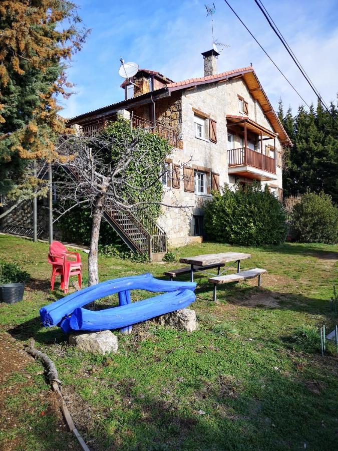 La Casona De Collado Guest House Hoyos del Collado Exterior photo