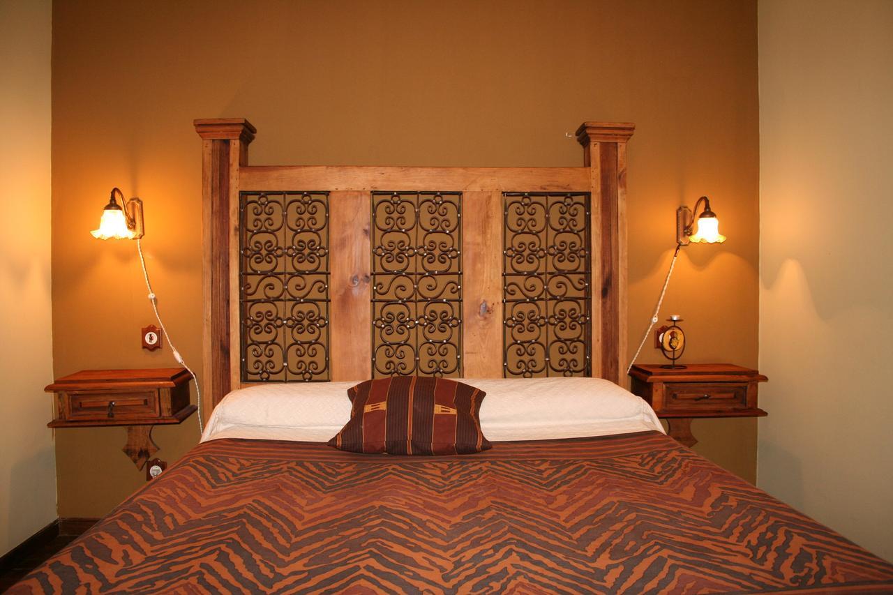 La Casona De Collado Guest House Hoyos del Collado Exterior photo