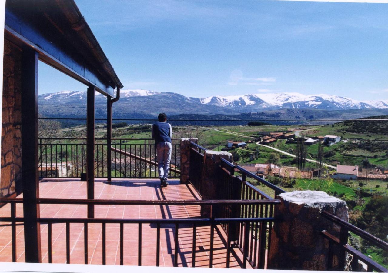 La Casona De Collado Guest House Hoyos del Collado Exterior photo